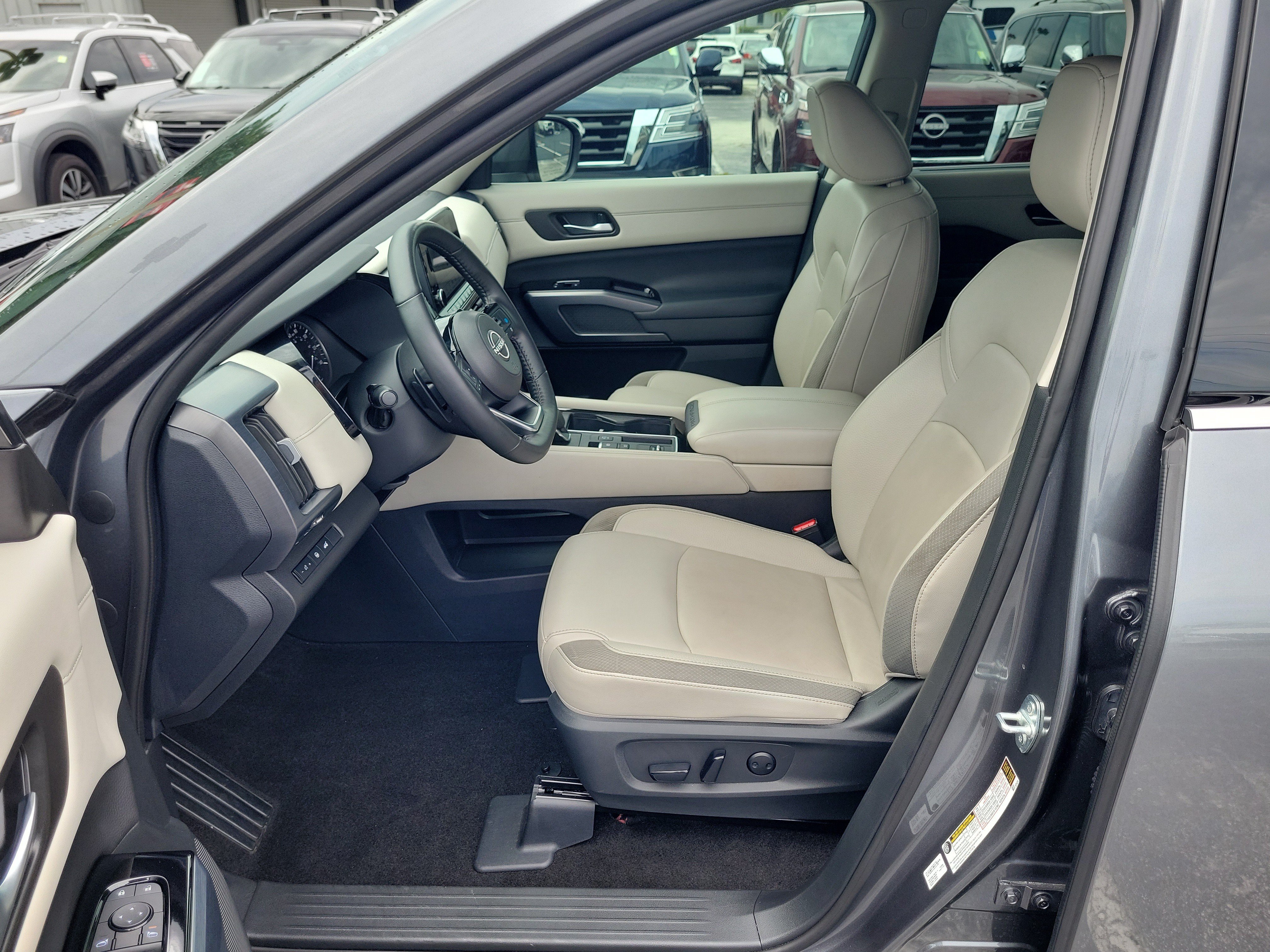 Certified 2024 Nissan Pathfinder SL w/ SL Premium Package FWD image 13