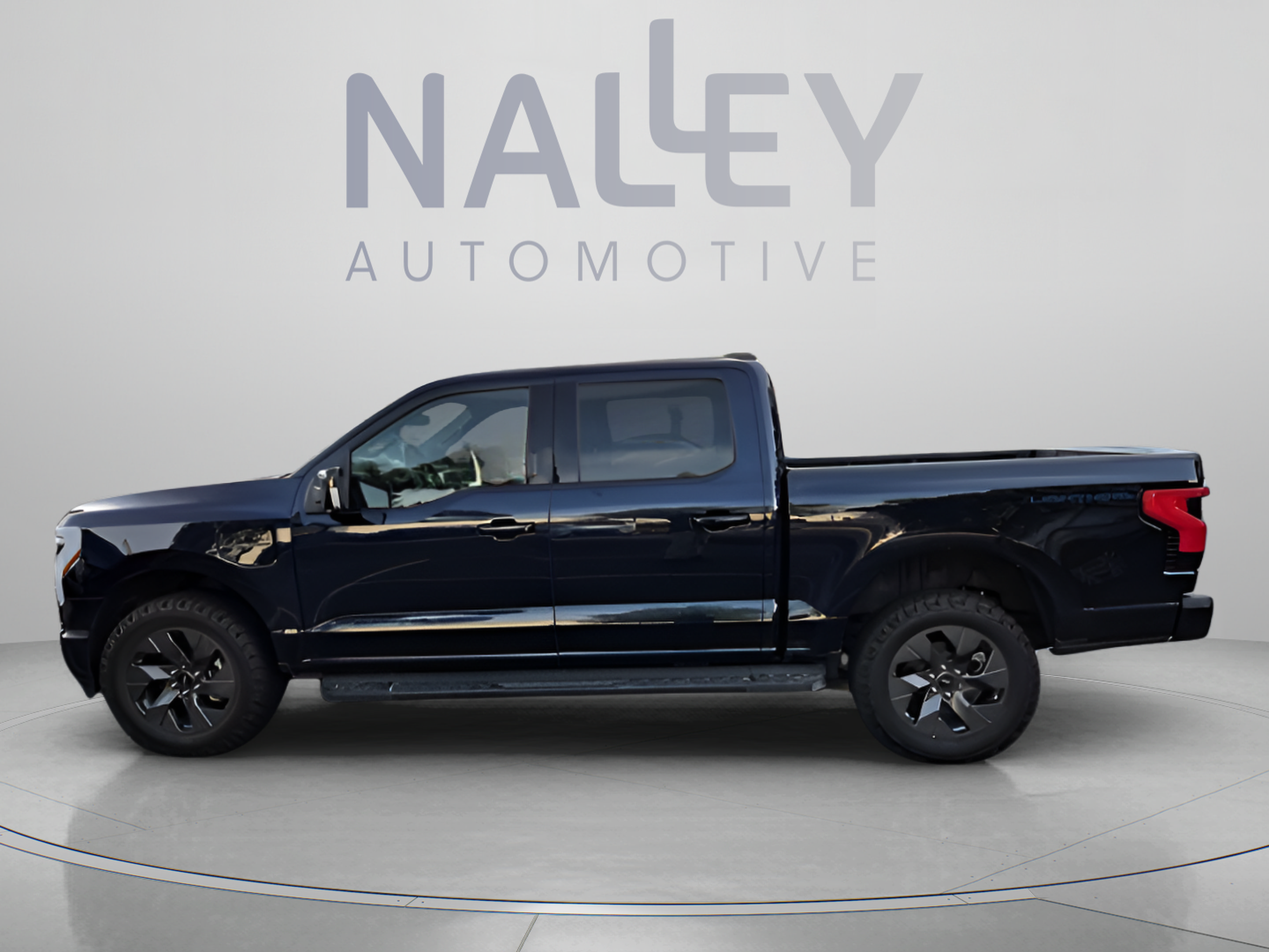 Used 2023 Ford F150 Lightning Lariat AWD/4WD image 2