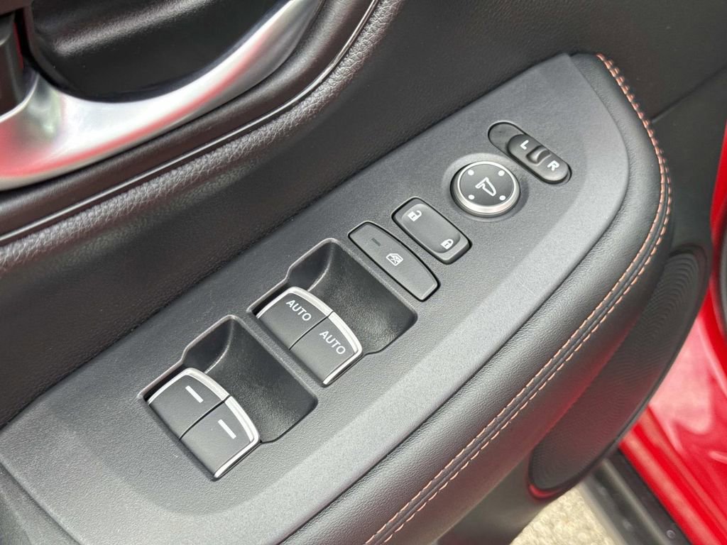 Used 2025 Honda HR-V Sport image 17
