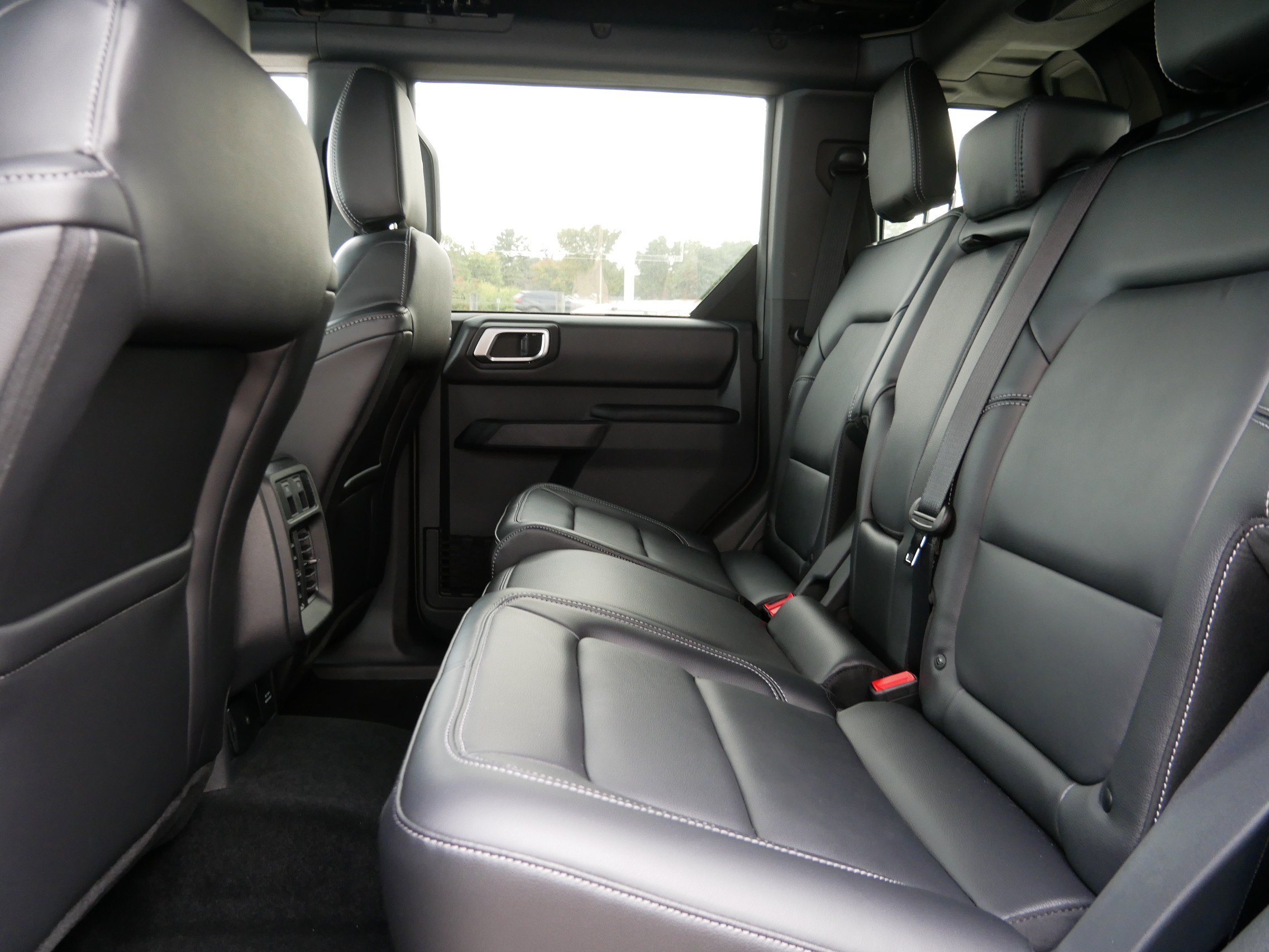 Used 2025 Ford Bronco Outer Banks AWD/4WD image 7