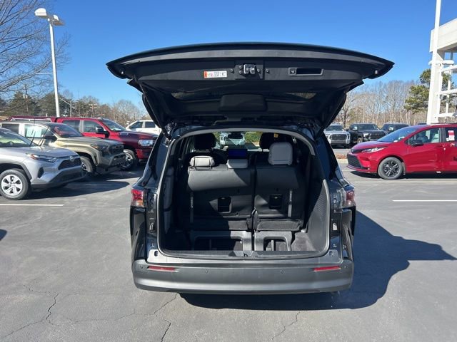 Used 2025 Toyota Sienna XLE image 7