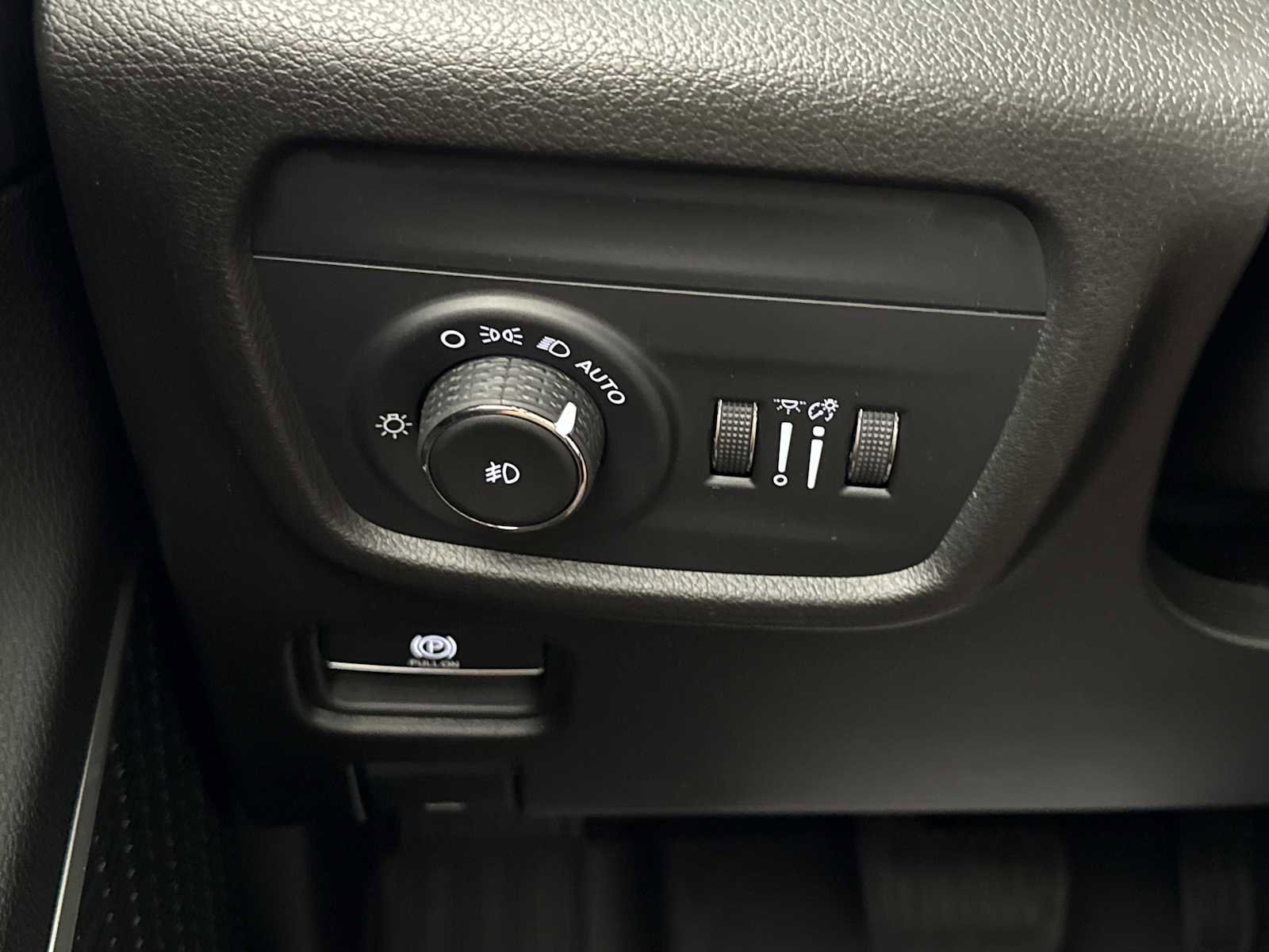 Used 2022 Jeep Grand Cherokee Trailhawk w/ Luxury Tech Group III image 19