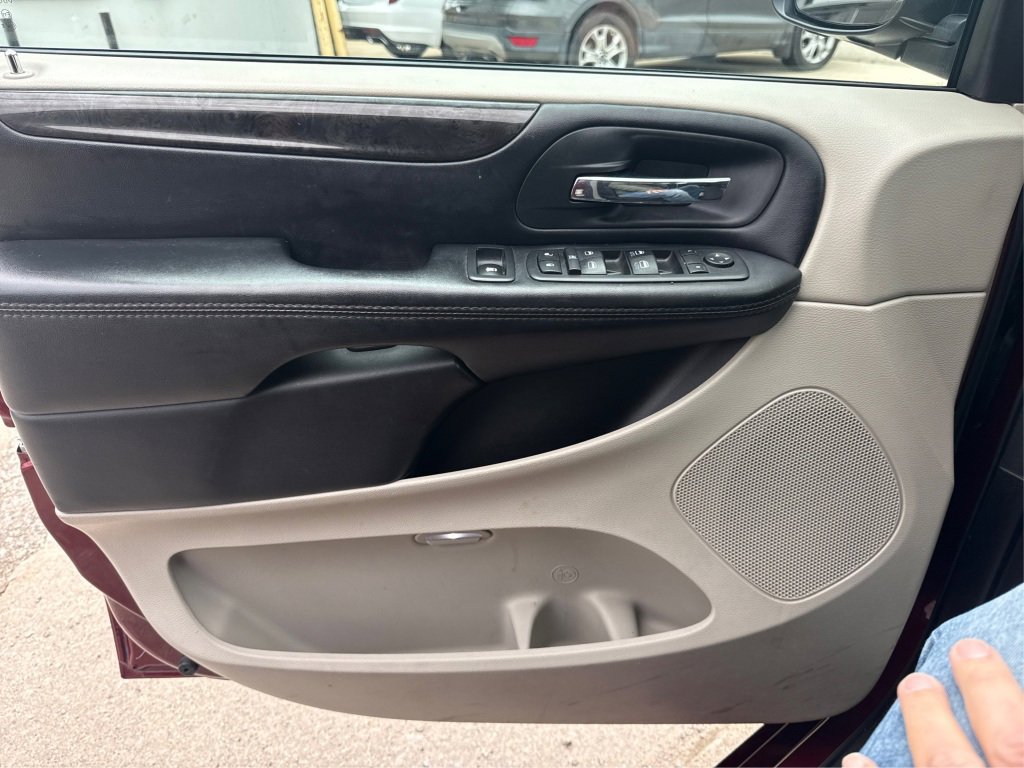 Used 2019 Dodge Grand Caravan SE w/ UConnect Hands-Free Group FWD image 26