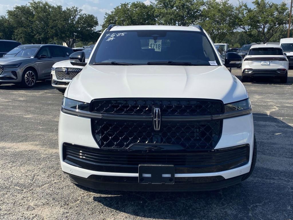 New 2025 Lincoln Navigator Reserve w/ Jet Appearance Package image 9