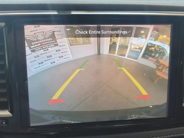 Used 2023 Chrysler Pacifica Touring-L FWD image 33