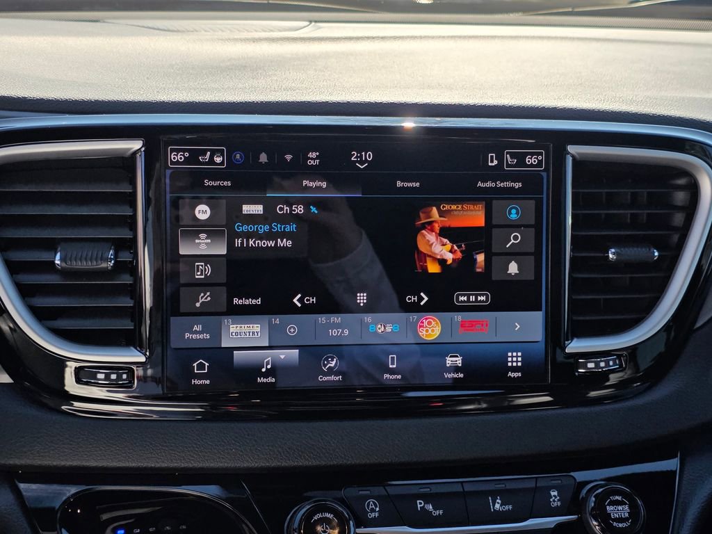 Used 2025 Chrysler Pacifica Select image 20