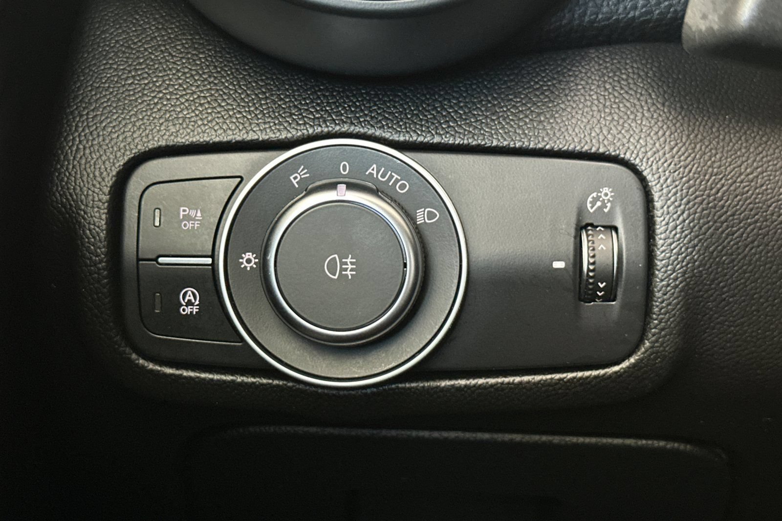 Used 2017 Alfa Romeo Giulia RWD image 33