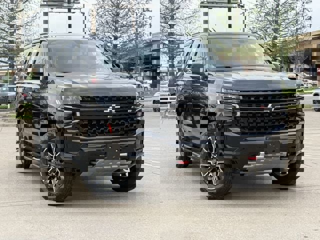 Used 2024 Chevrolet Tahoe Z71 w/ Luxury Package image 2