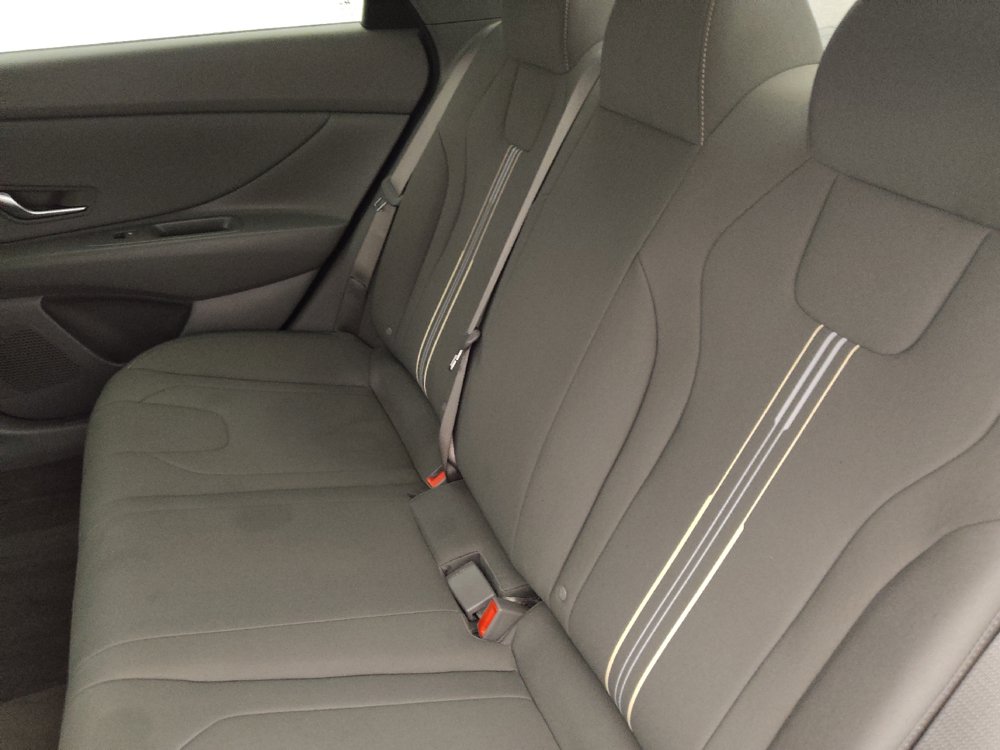 Used 2023 Hyundai Elantra SEL w/ Convenience Package FWD image 18