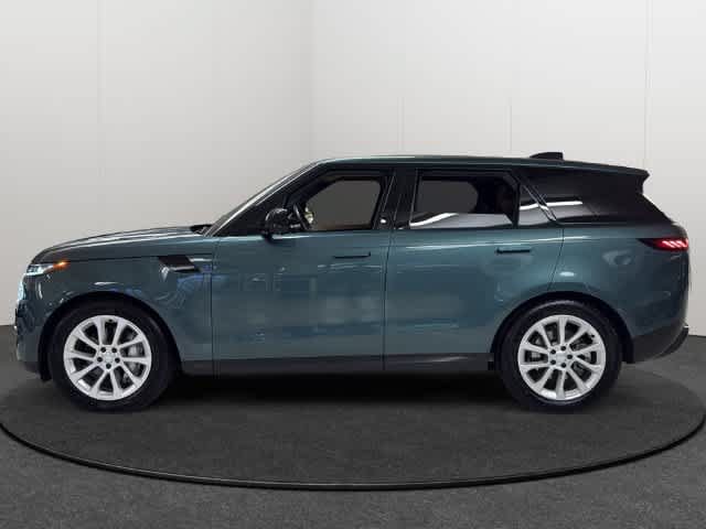 Used 2024 Land Rover Range Rover Sport SE AWD/4WD image 3