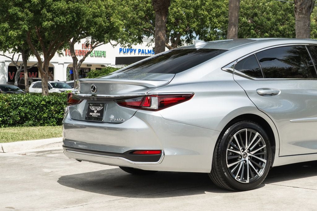 Used 2025 Lexus ES 300h w/ Premium Package FWD image 7