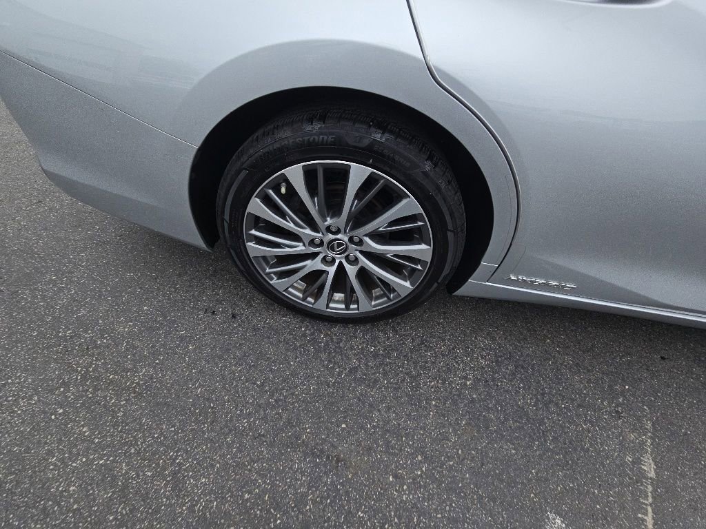 Used 2019 Lexus ES 300h w/ Premium Package FWD image 10