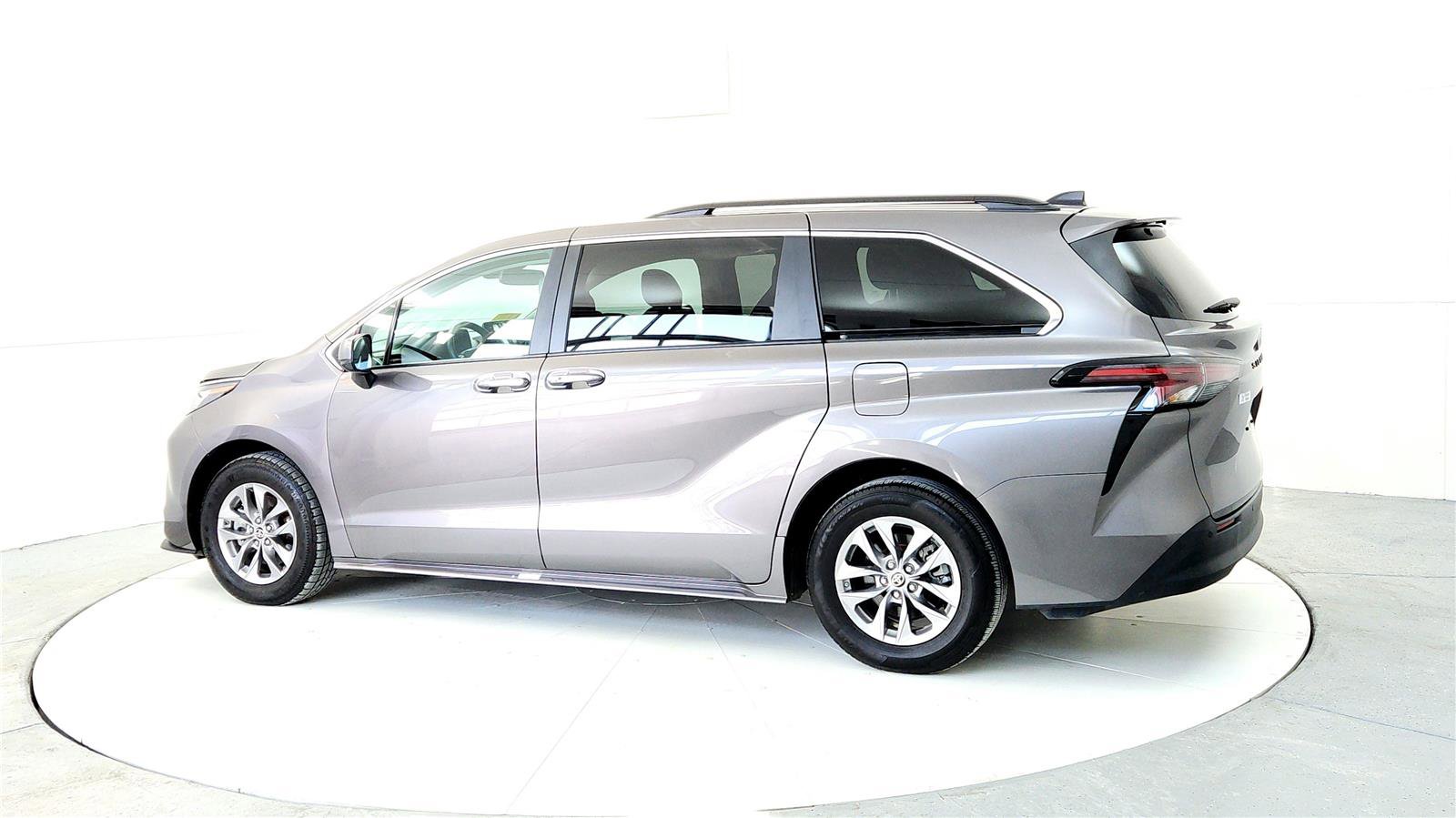 Certified 2024 Toyota Sienna XLE image 4