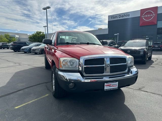 Used 2005 Dodge Dakota SLT w/ Trailer Tow Group AWD/4WD image 2