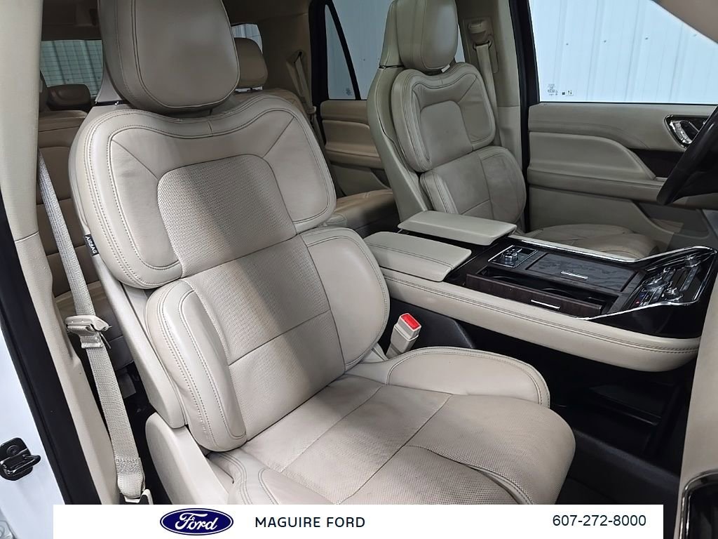 Used 2020 Lincoln Navigator Reserve w/ Luxury Package image 19