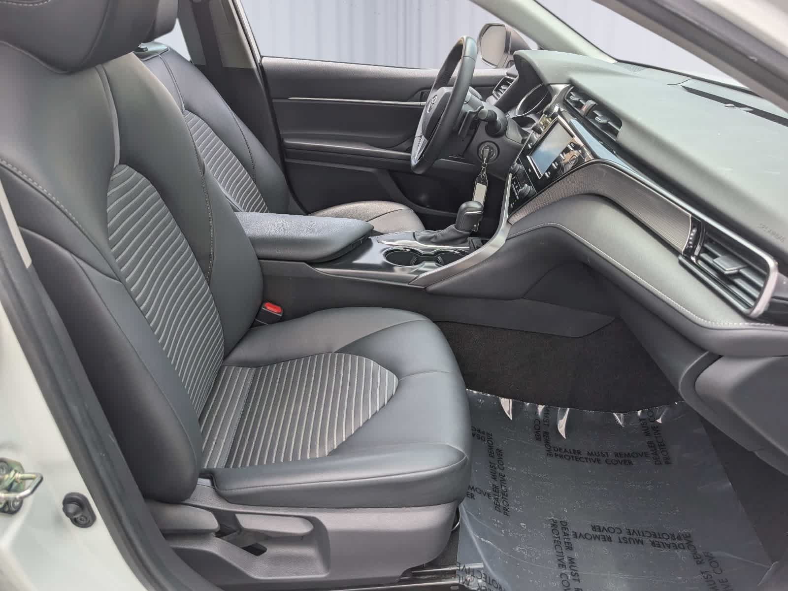 Used 2020 Toyota Camry SE FWD image 11
