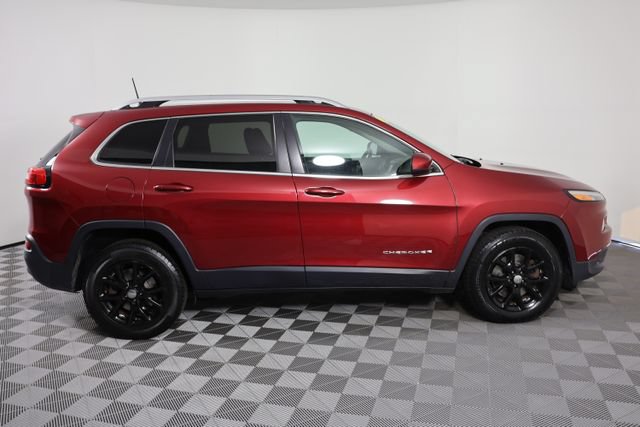 Used 2017 Jeep Cherokee Latitude AWD/4WD image 9