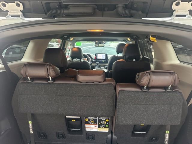 Used 2024 Toyota Sienna Platinum FWD image 8