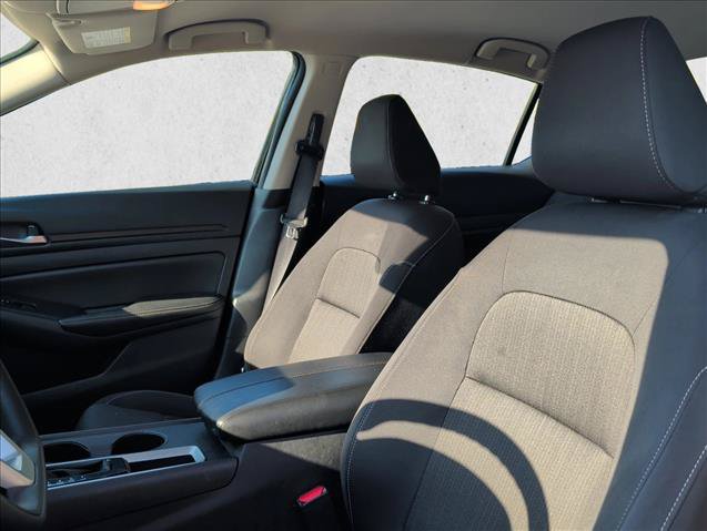 Used 2025 Nissan Altima 2.5 SV FWD image 11