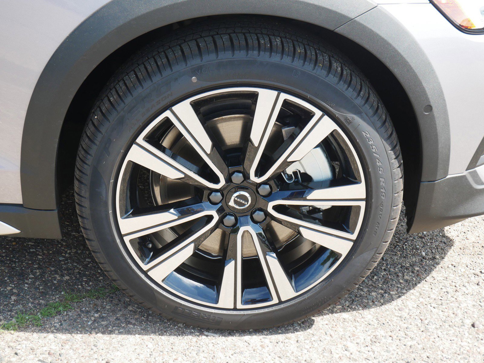 New 2026 Volvo V60 B5 Cross Country Ultra w/ Climate Package image 4