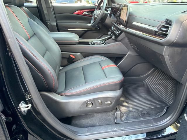 Used 2024 Chevrolet Traverse RS FWD image 13