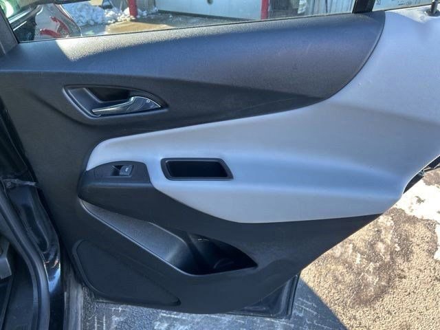 Used 2022 Chevrolet Equinox LS w/ LS Convenience Package image 40