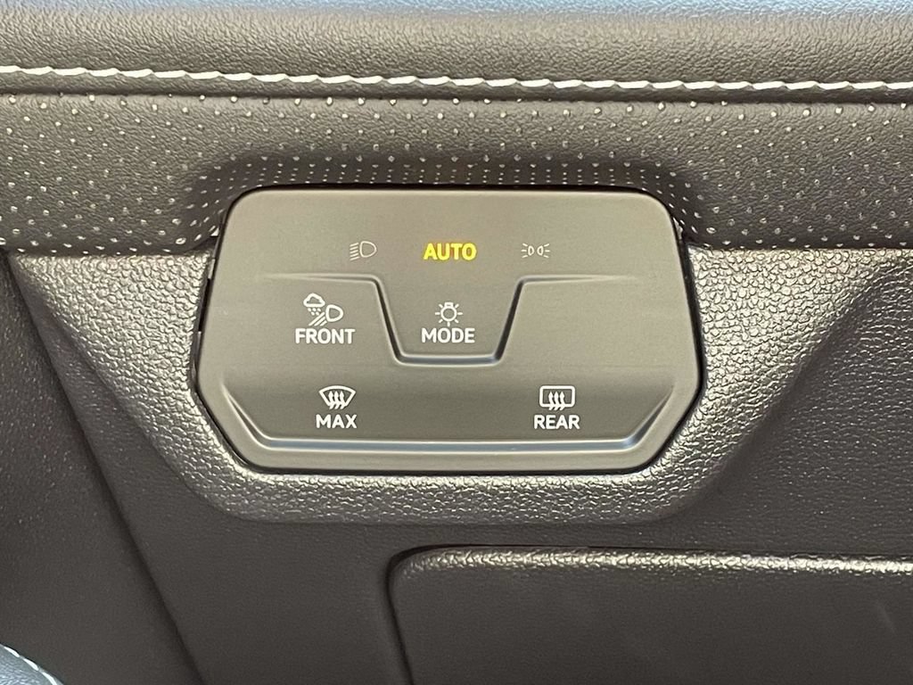 Used 2025 Volkswagen Atlas Cross Sport SE FWD image 27