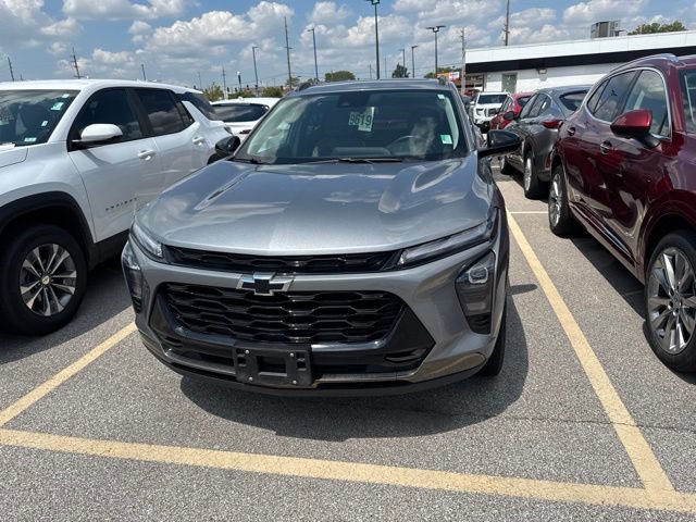 Used 2024 Chevrolet Trax ACTIV w/ Sunroof Package FWD image 2