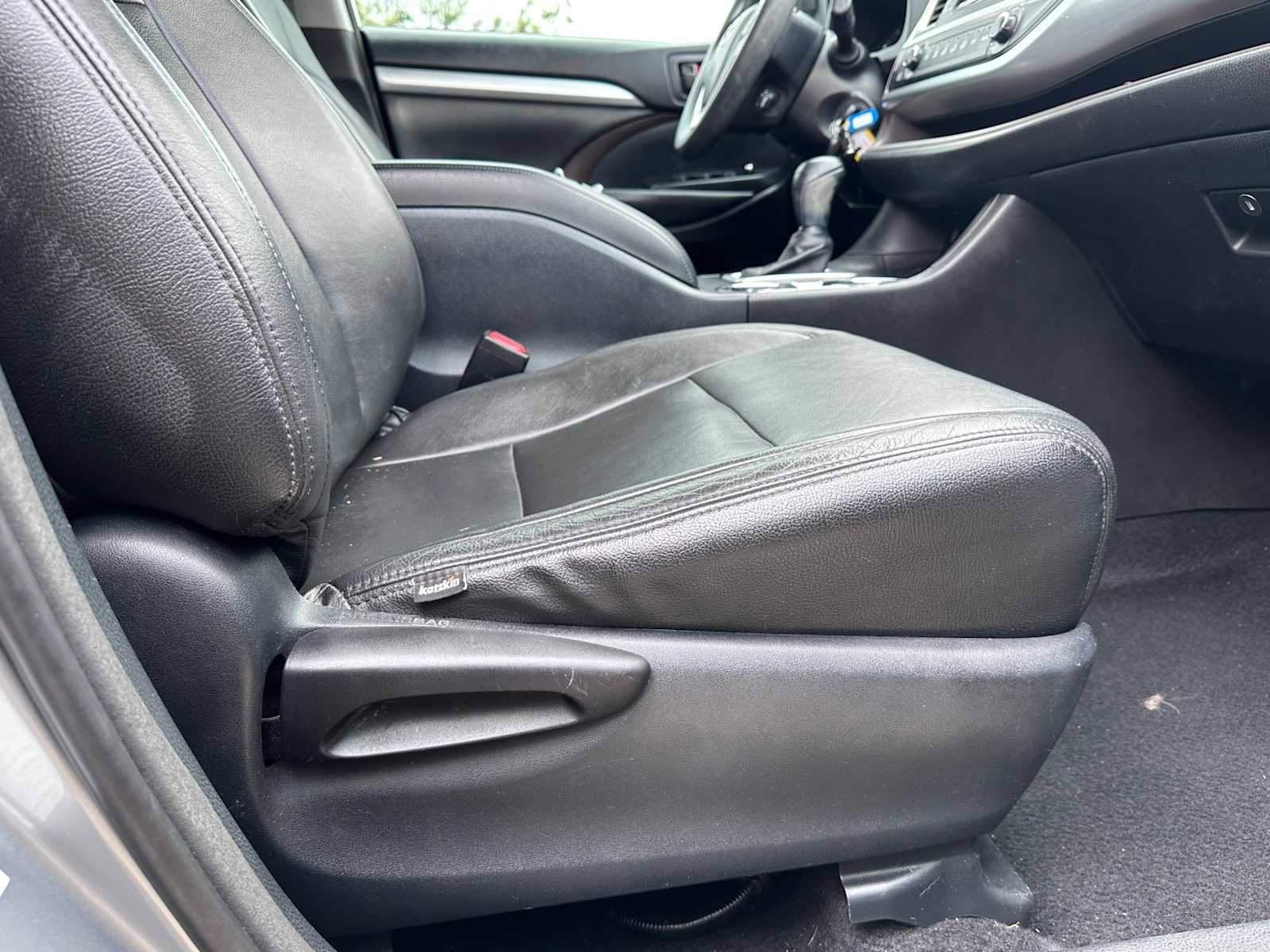 Used 2015 Toyota Highlander LE FWD image 23