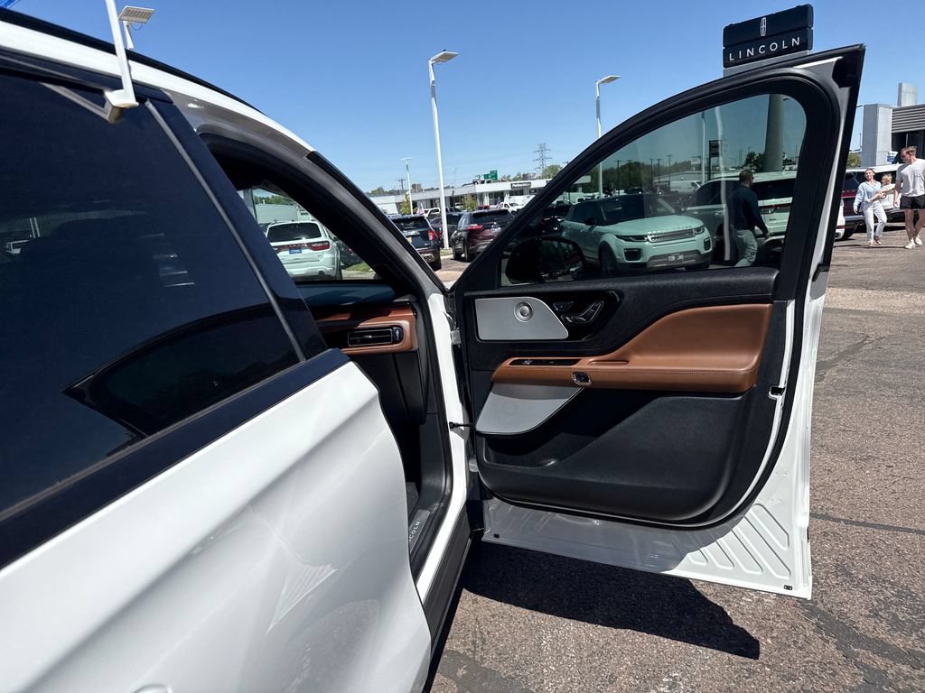 Used 2023 Lincoln Aviator Reserve w/ Equipment Group 201A AWD/4WD image 29
