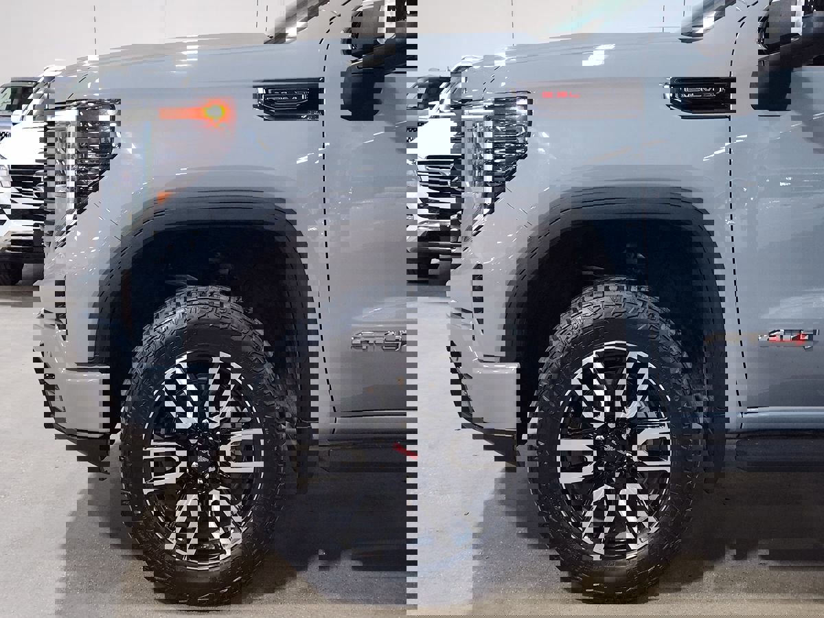 Used 2024 GMC Sierra 1500 AT4 w/ Technology Package image 5