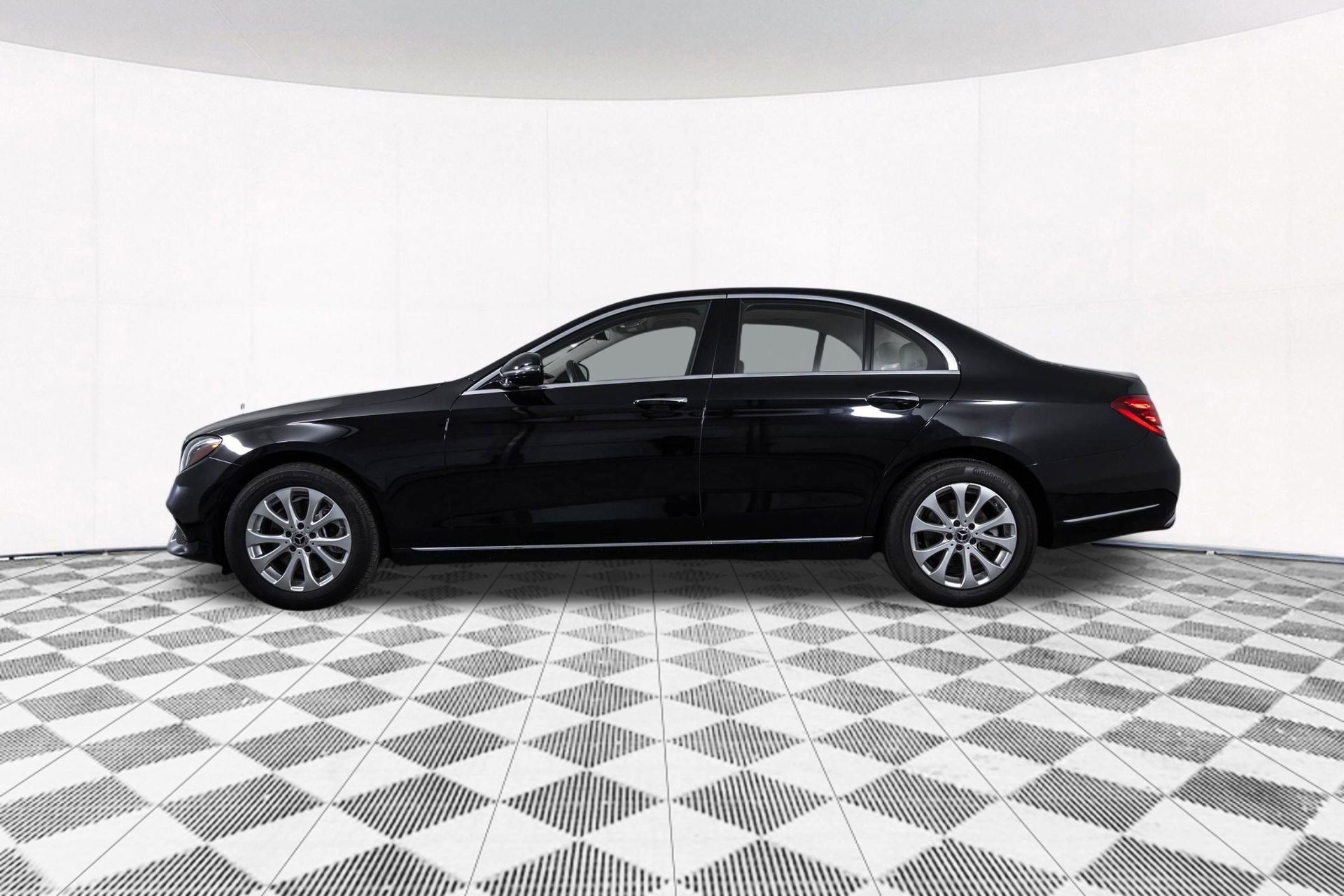 Used 2019 Mercedes-Benz E 300 4MATIC w/ Premium 1 Package image 16