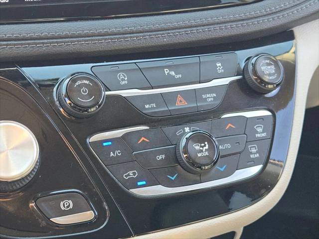 Certified 2018 Chrysler Pacifica Limited image 27