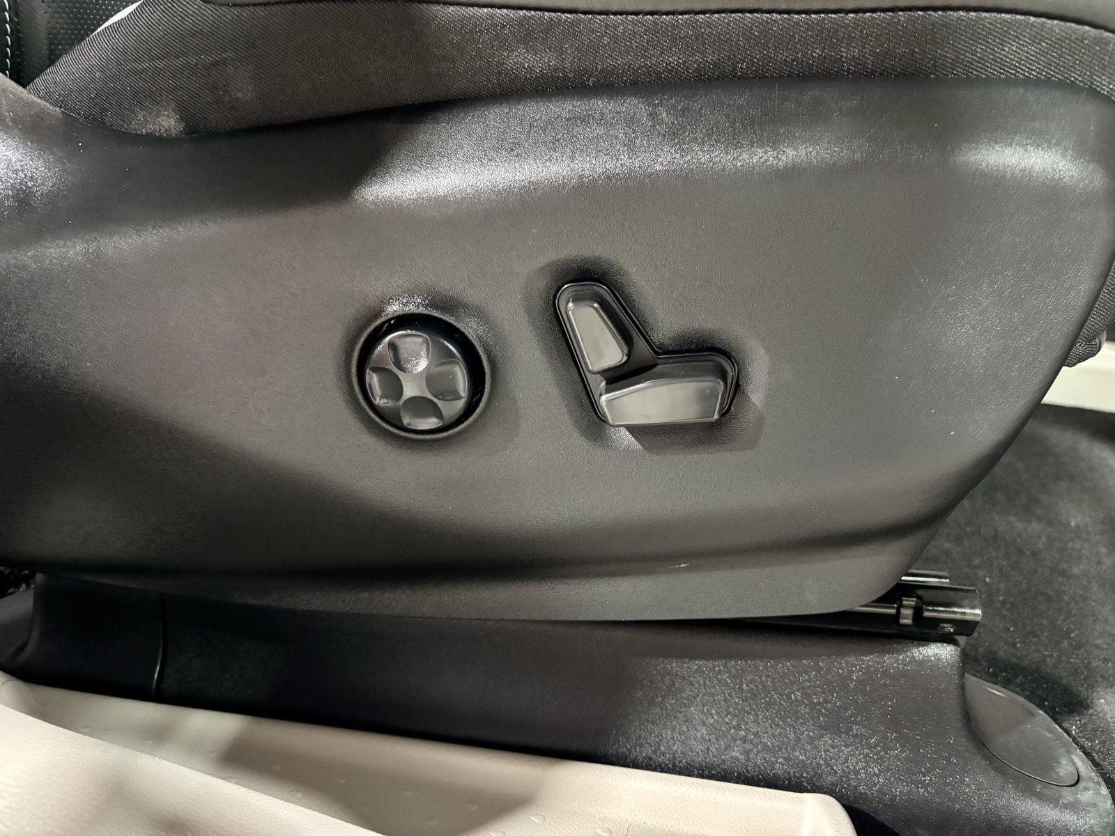 Used 2022 Chrysler Pacifica Limited image 13