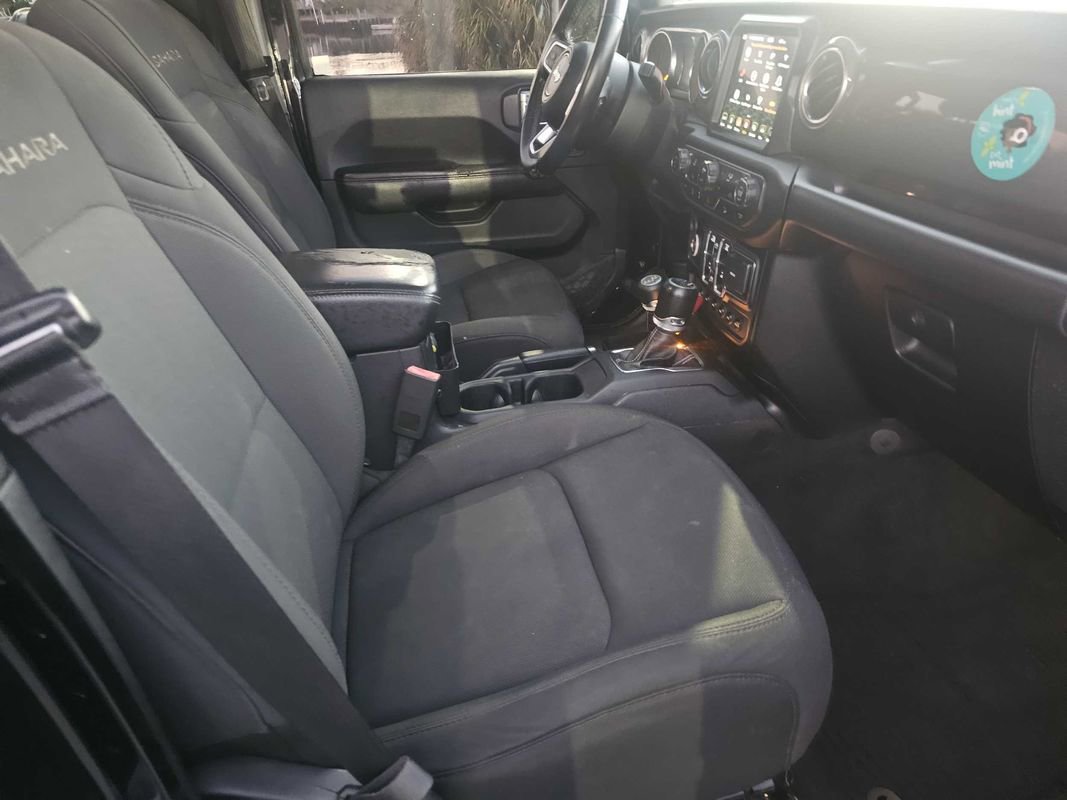 Used 2018 Jeep Wrangler Unlimited Sahara image 18