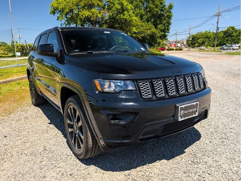 Used 2020 Jeep Grand Cherokee Altitude AWD/4WD image 3
