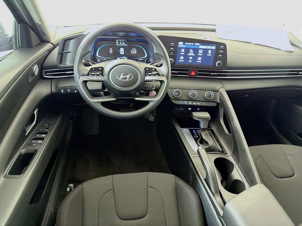 Used 2025 Hyundai Elantra SE w/ Cargo Package FWD image 22