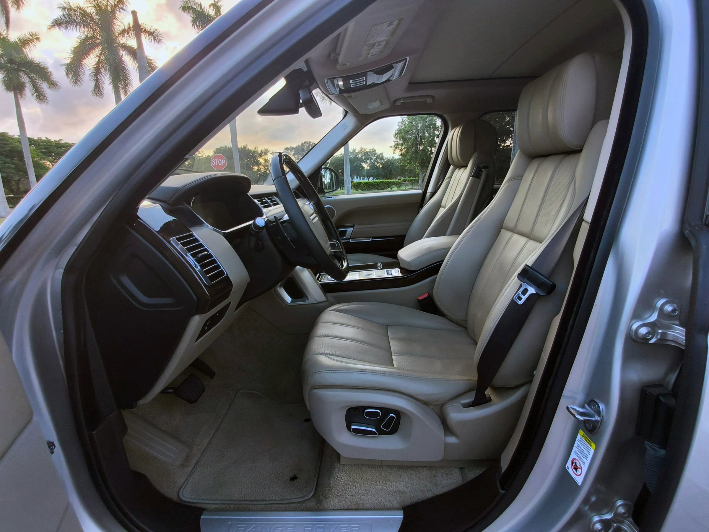 Used 2015 Land Rover Range Rover HSE image 5