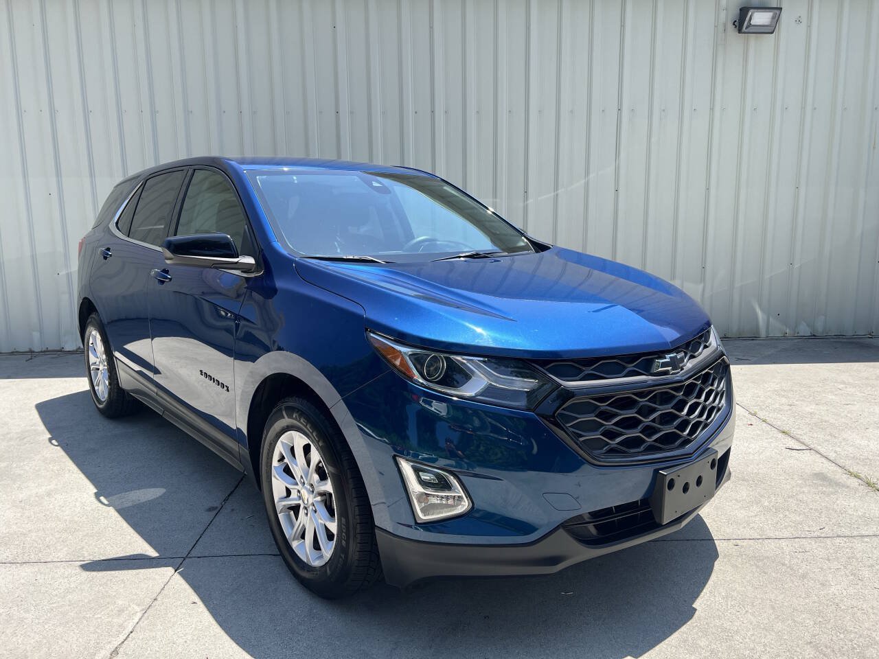 Used 2020 Chevrolet Equinox LT w/ LPO, Blackout Package FWD image 1