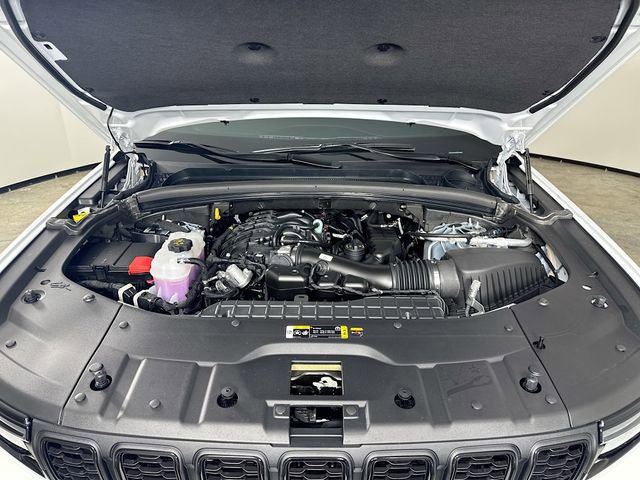 New 2025 Jeep Grand Cherokee L Laredo image 32