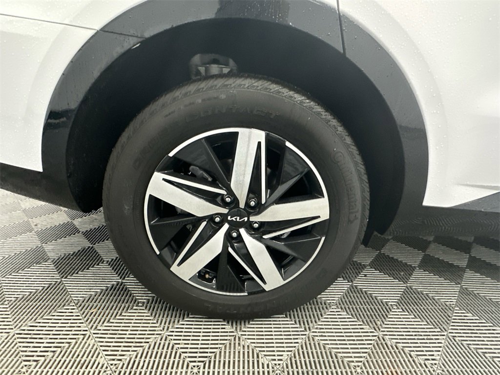 Used 2022 Kia Sorento EX w/ Panoramic Sunroof Package image 18