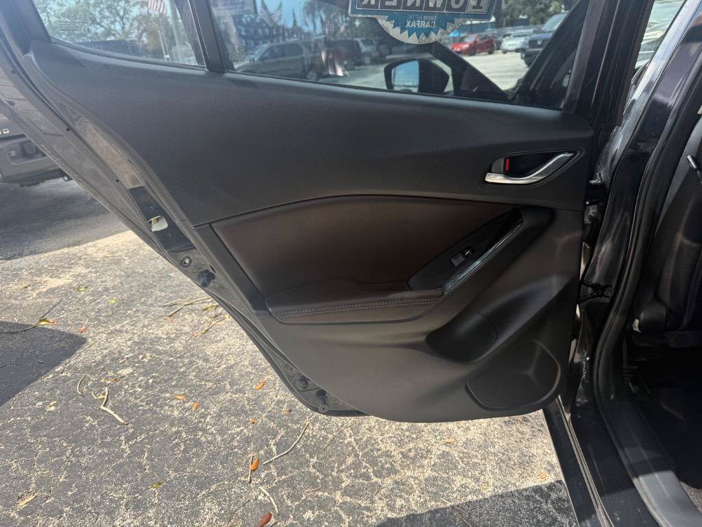 Used 2018 MAZDA MAZDA3 Touring FWD image 37