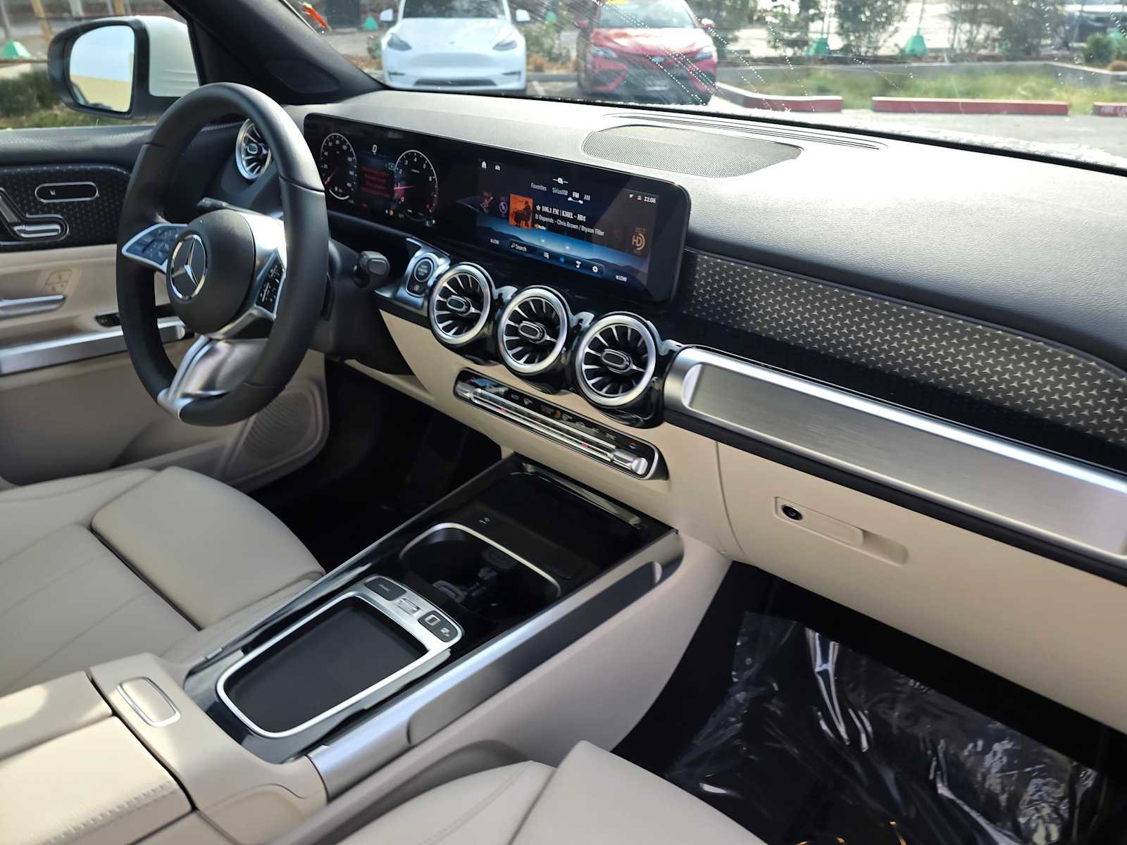 Used 2025 Mercedes-Benz GLB 250 image 13