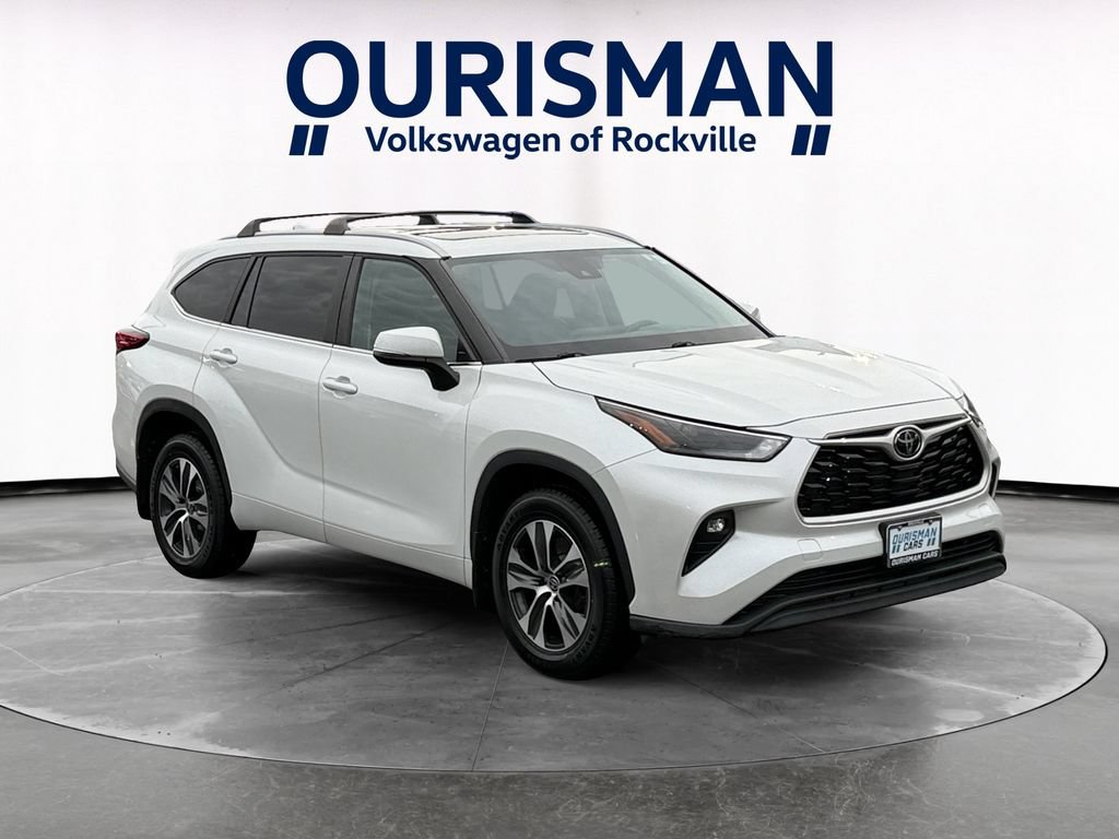 Used 2023 Toyota Highlander XLE AWD/4WD video 1