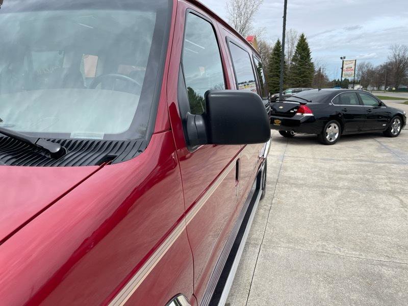 Used 1999 Ford E-150 and Econoline 150 RWD image 3