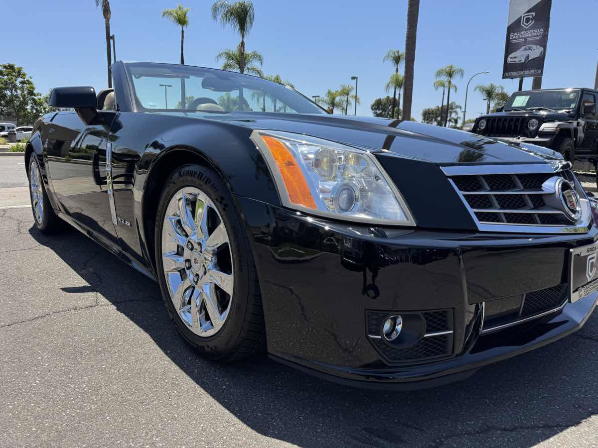 Used 2009 Cadillac XLR RWD image 14