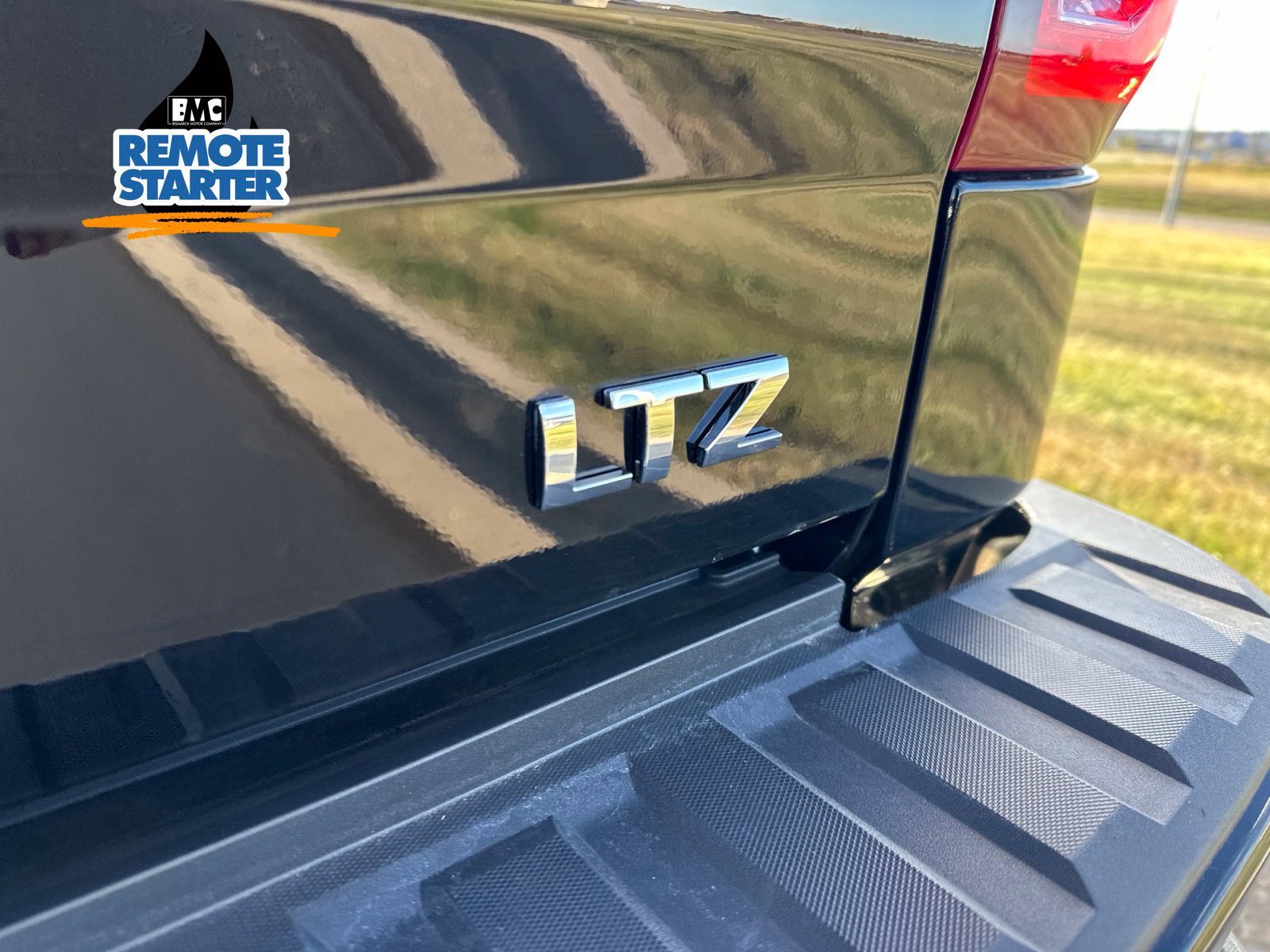 Used 2017 Chevrolet Silverado 1500 LTZ Z71 w/ Midnight Edition AWD/4WD image 8