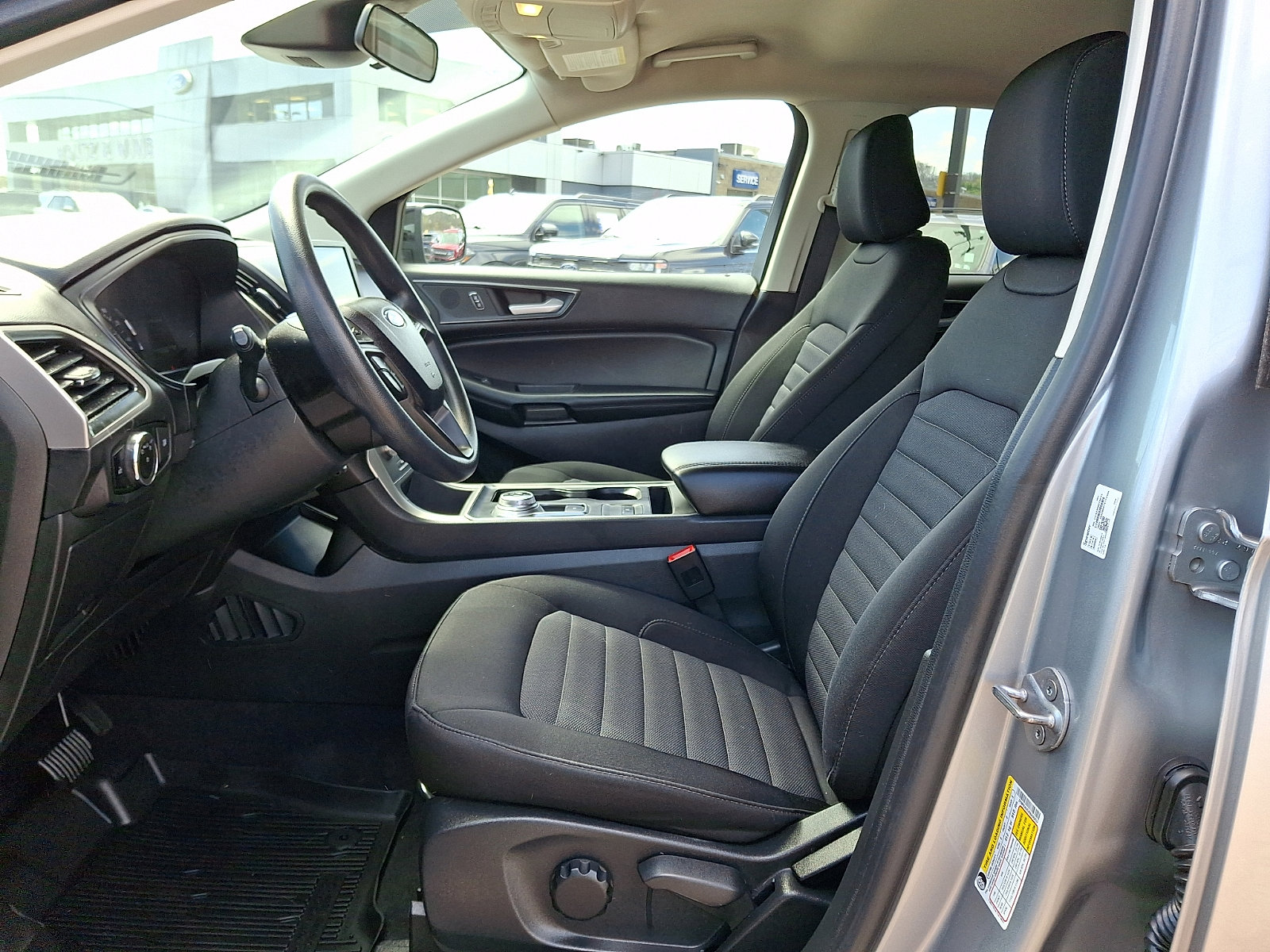 Used 2024 Ford Edge SE w/ Black Appearance Package image 13
