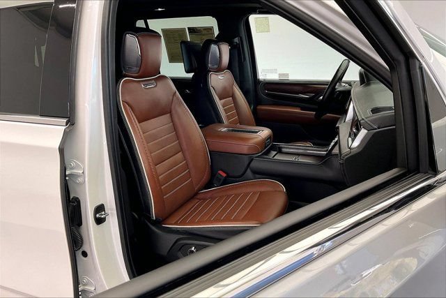 Used 2023 GMC Yukon Denali Ultimate AWD/4WD image 6