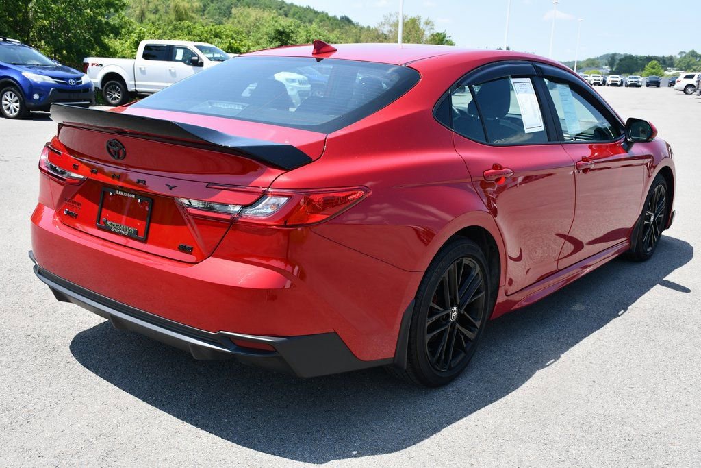 Used 2025 Toyota Camry SE image 7